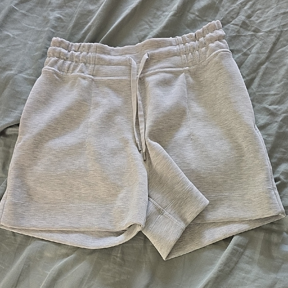 Lululemon Softstreme Shorts Size 6